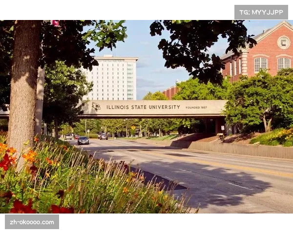 伊利诺伊大学米尔科维奇狂揽27分21篮板，内线统治力尽显